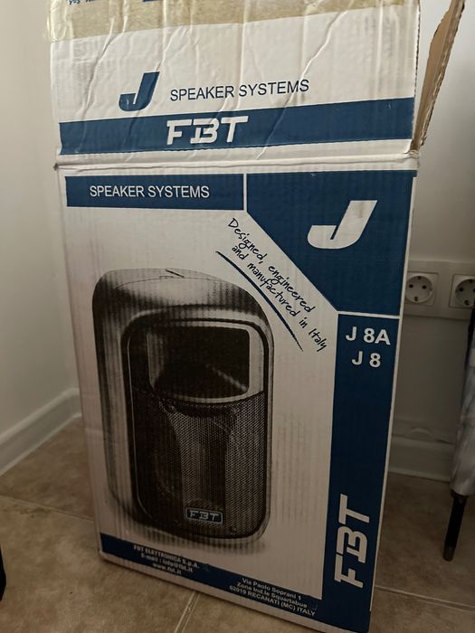 Високоговорител FBT J SYSTEM и микрофон