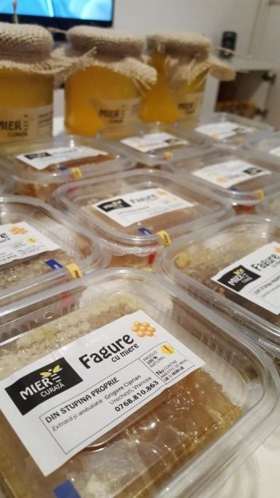 Fagure cu miere de salcam