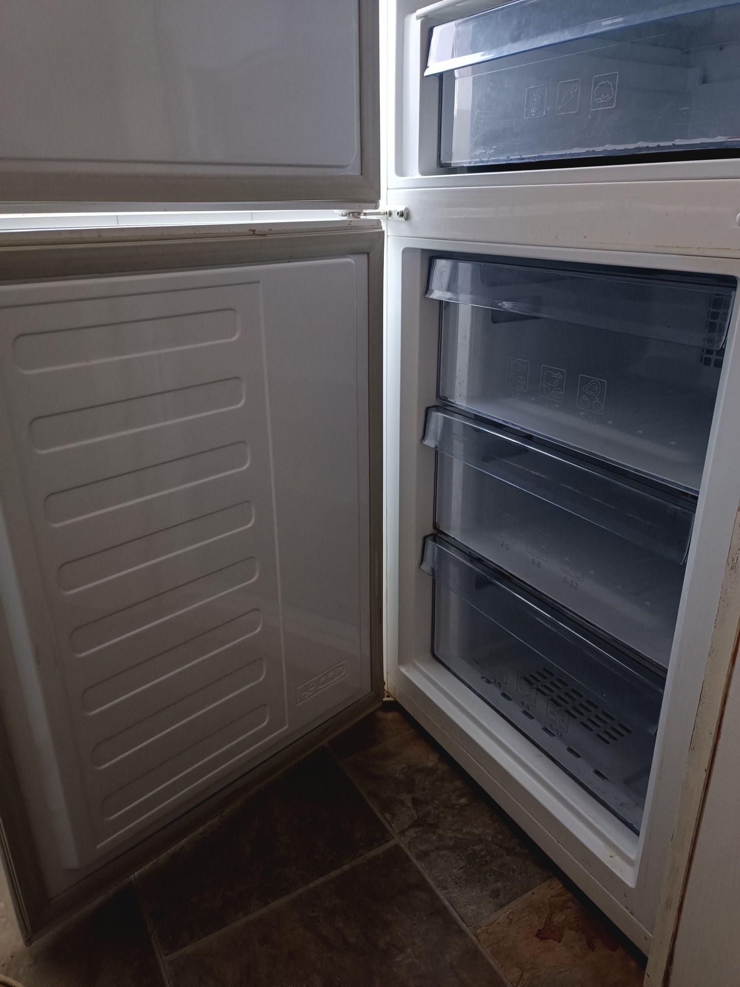 Продавам Хладилник с фризер Beko Neo frost