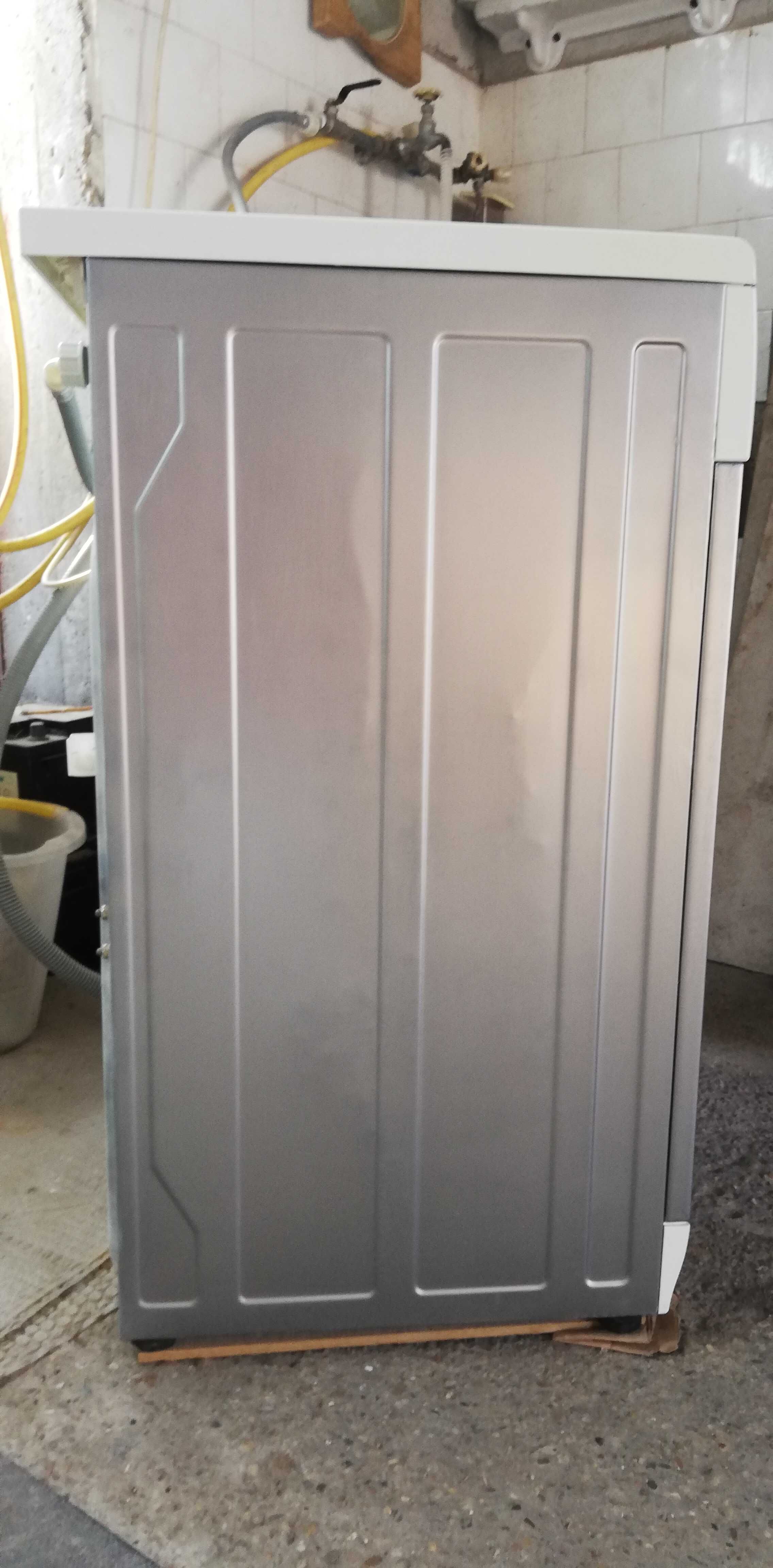 Пералня Indesit рециклирана