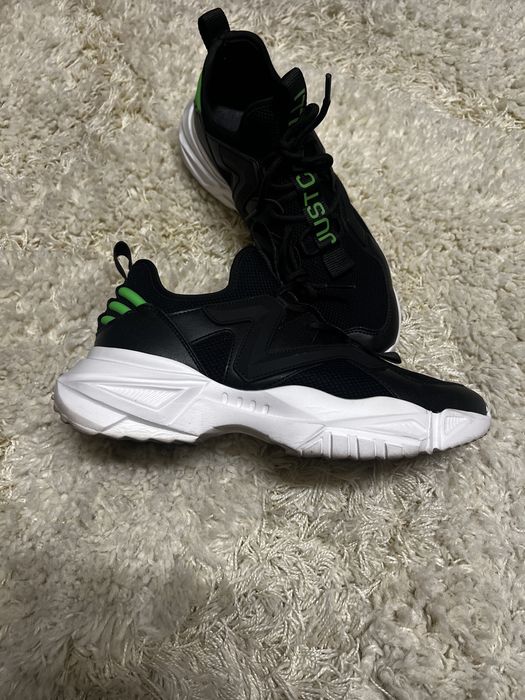 Sneakersi just cavali
