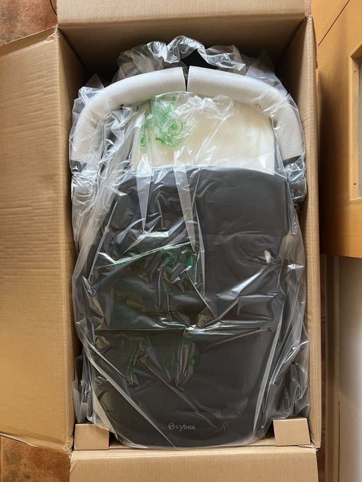 Ново! Бебешка/детска количка Cybex Gold Eos Lux 2 в 1, Moon black