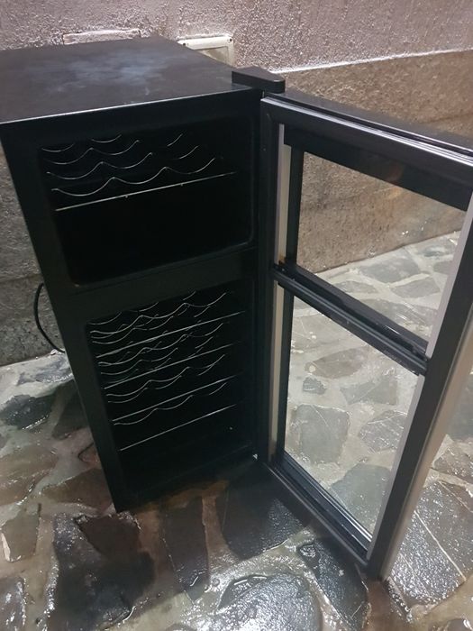 Vand racitor de vinuri