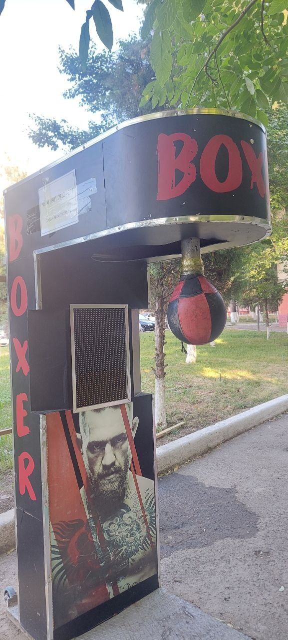 Udarnik sotiladi.