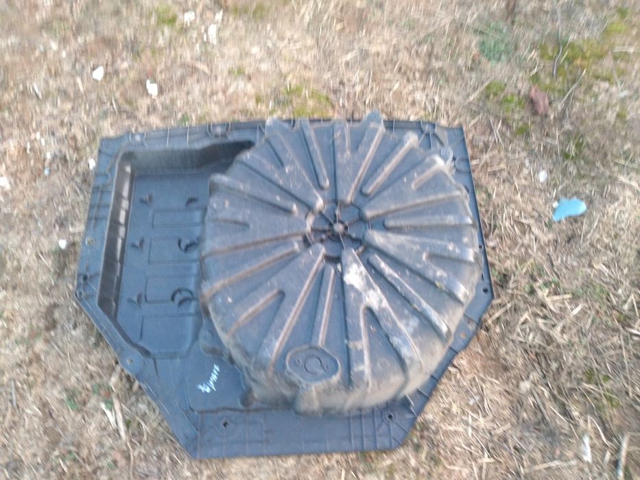 Oala ,lada roata de rezerva megan 4