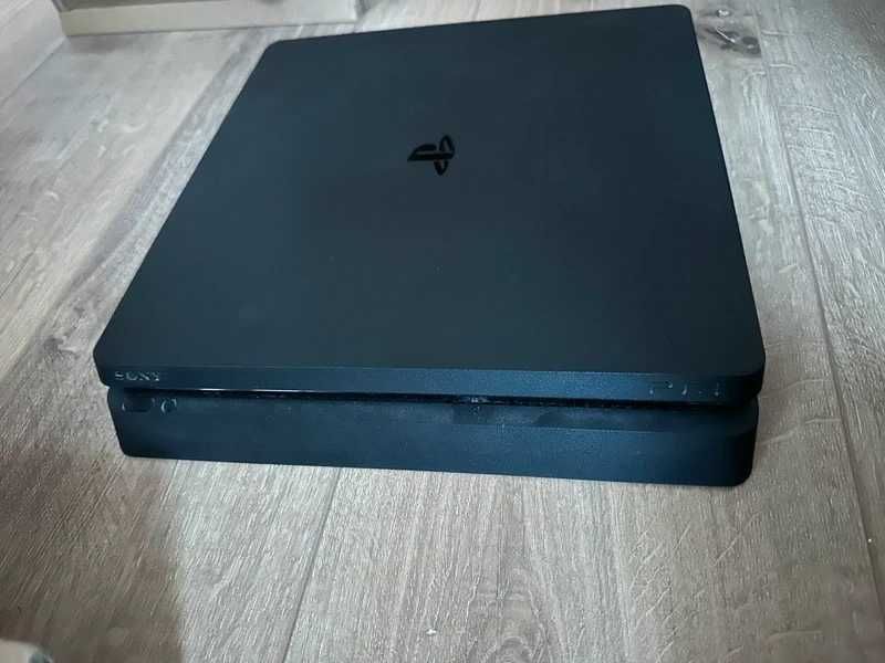 PlayStation 4 în stare foarte bună