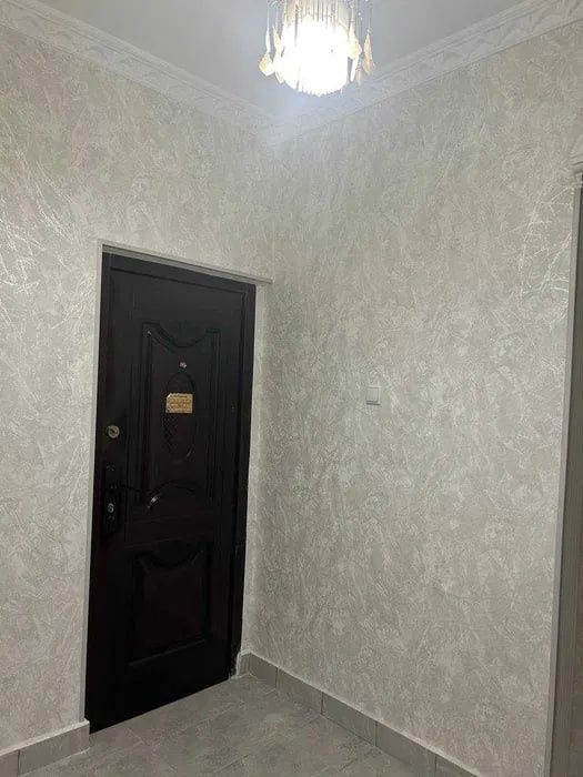 Продается 3-комнатная квартира в Алмазарском районе, Кара-Камыш 2/5