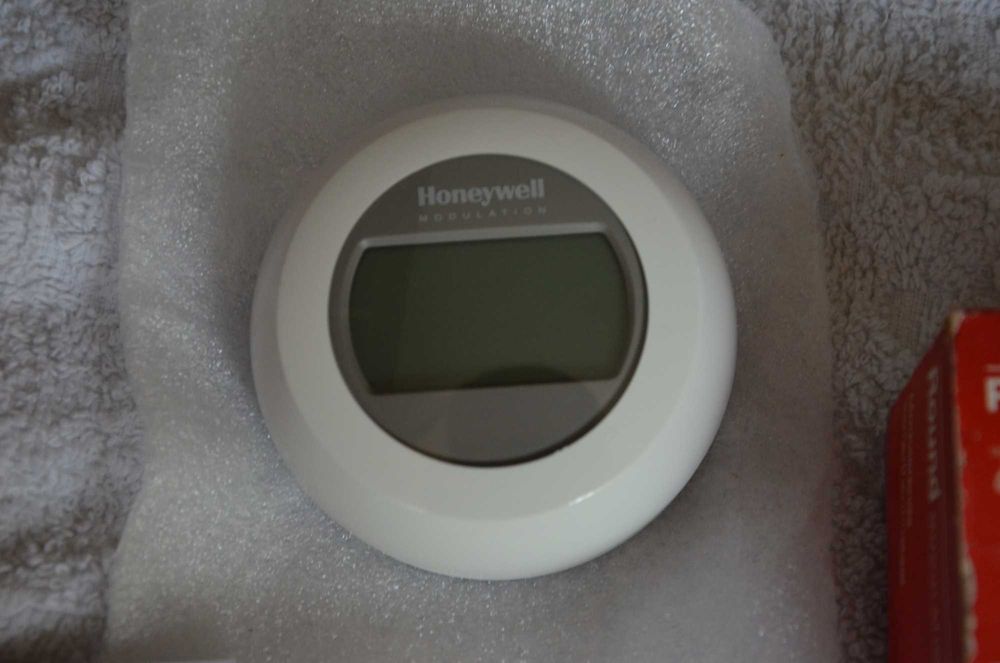 Termostat Honeywell cu fir T87M2018 / Termostat nou centrala termica