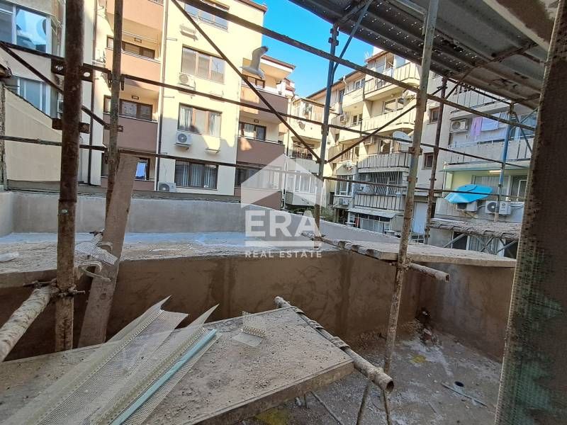 Тристаен апартамент за продажба, в новострояща се сграда, район Лятно