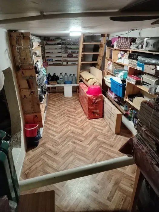 Продаётся квартира Рисовый 3х ком 1 этаж есть подвал
