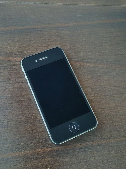 Vand Telefon De Colectie iPhone 4 Negru.