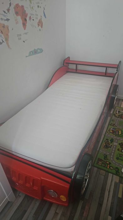 Vand pat in forma de masina copil