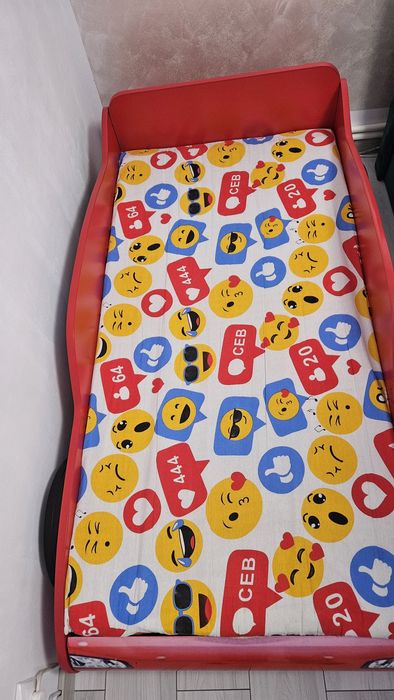 Vând Pat copiii masina Cars