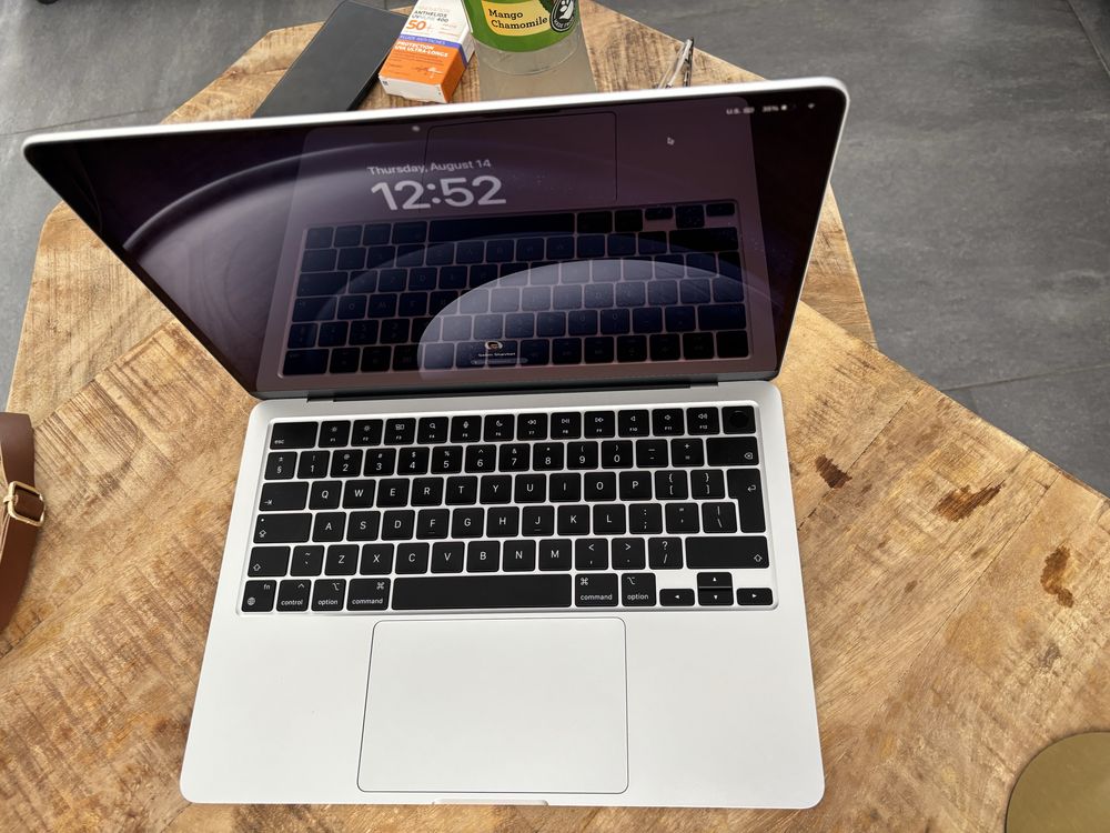 Macbook Air 13 M3 chip, 16GB RAM, 256GB SSD