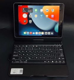 Apple iPad 5Gen A1822 Wifi + Клавиатура