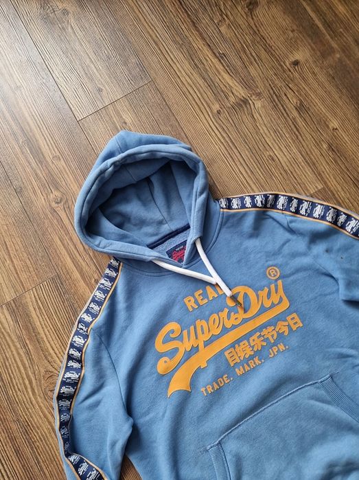 Страхотен мъжки суитчър SUPERDRY размер
М,без забележки, размери бОсм