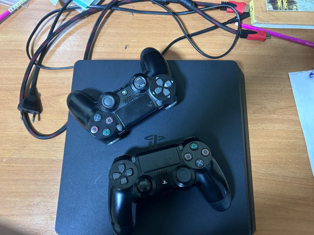 PlayStation 4slim+2джостик,сумка