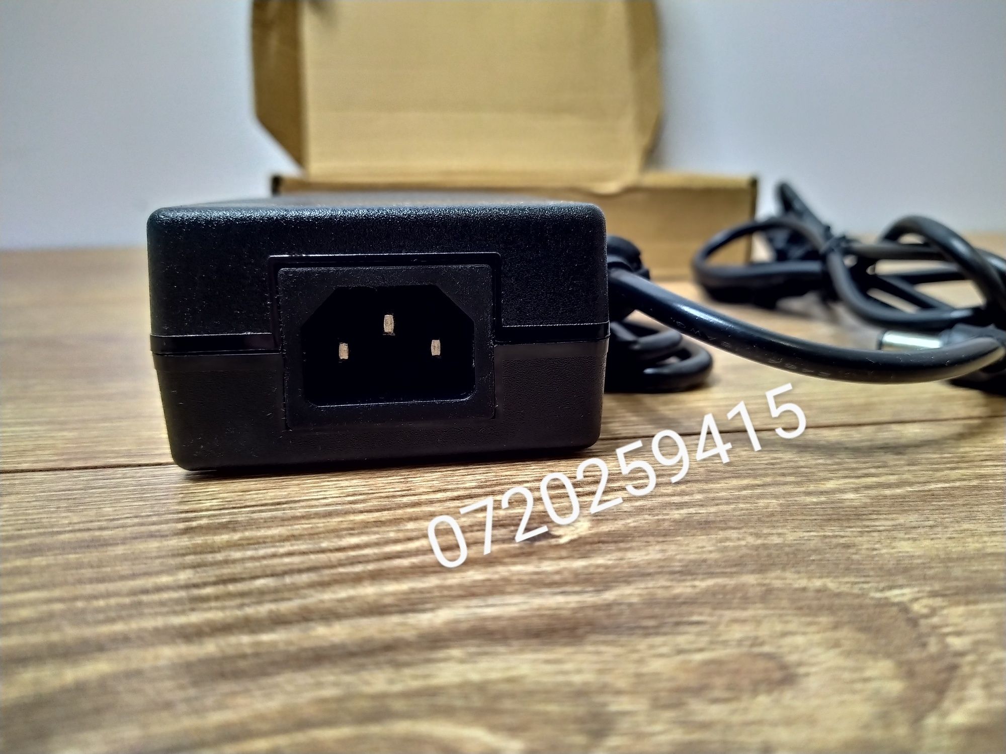 Alimentator 12V 10A - Include Cablu Alimentare 100-240V