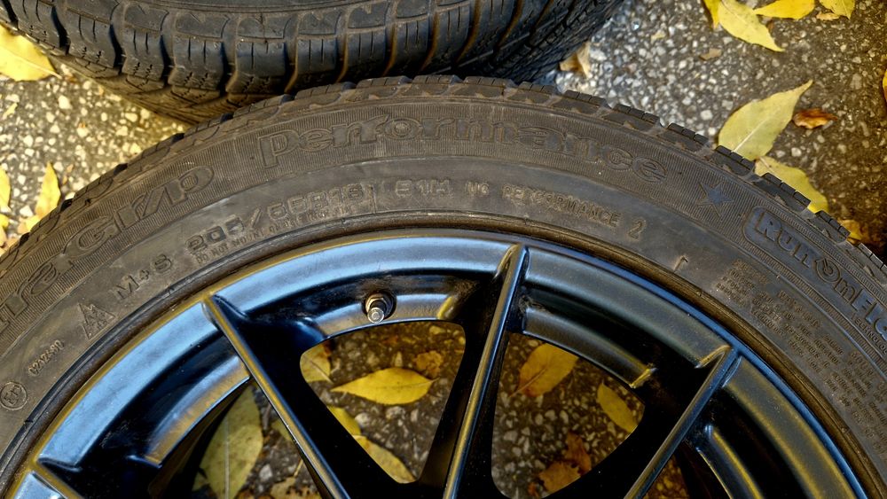 4бр 205/55/16 зимни гуми Goodyear UltraGrip Performance. Рънфлат
