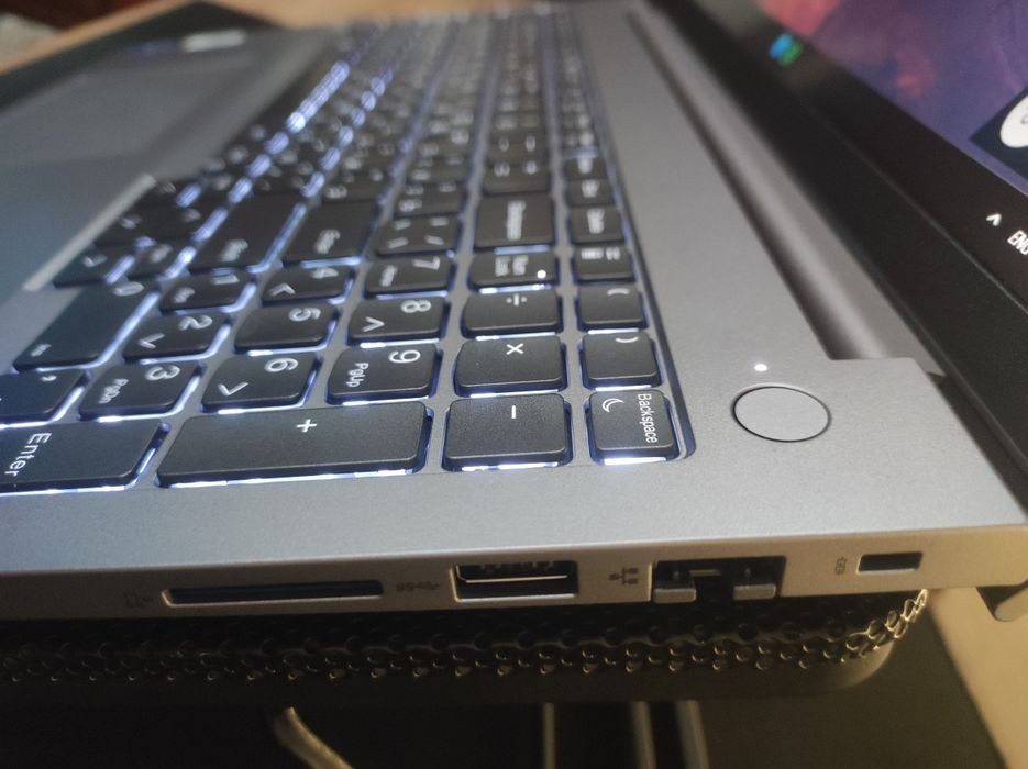 Ноутбук Lenova G6 DDR5/16/512