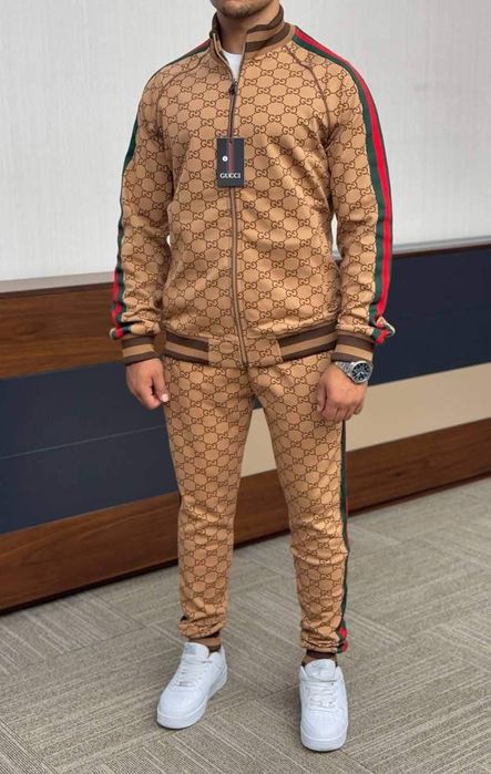 Vand treninguri gucci și Burberry