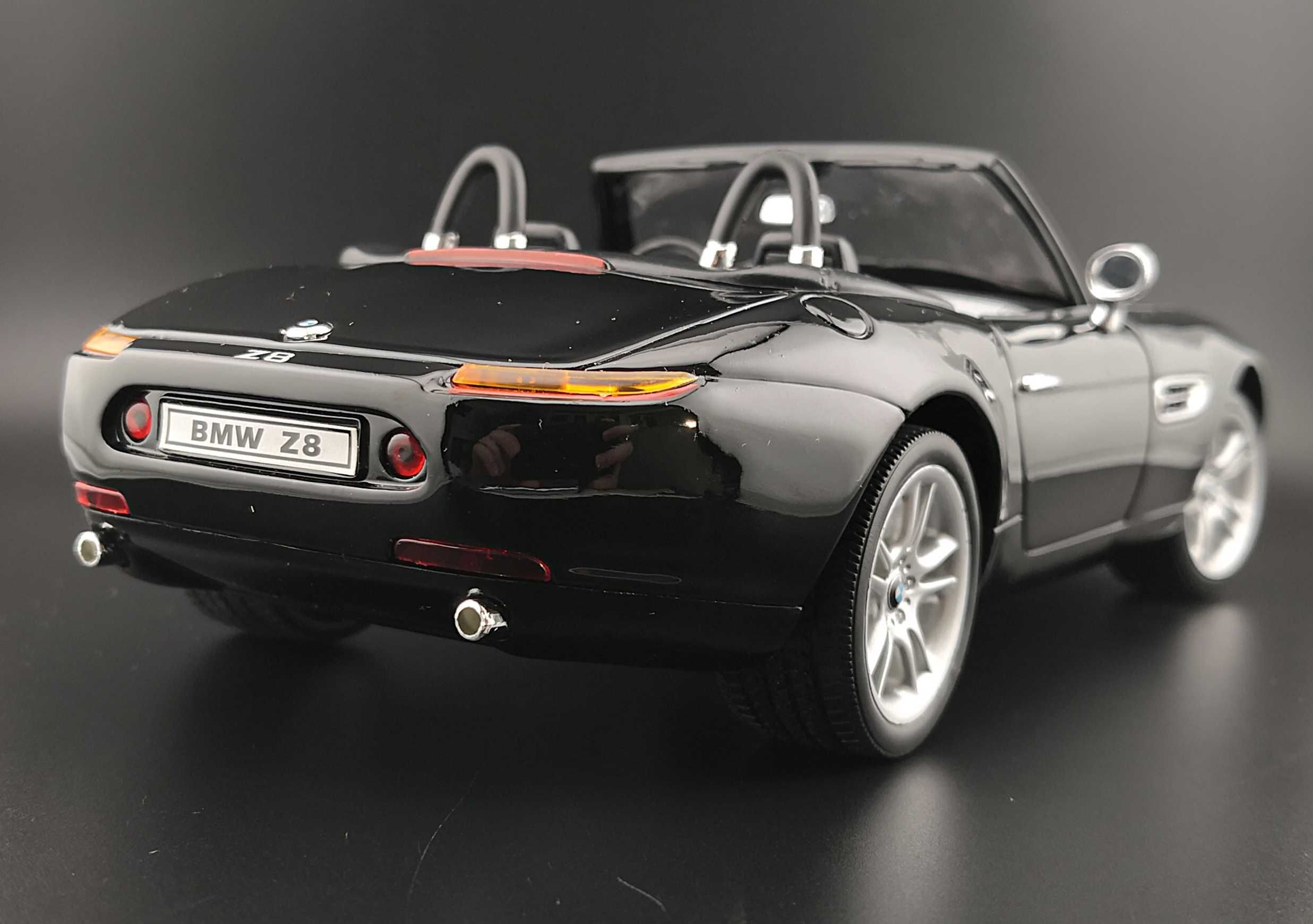 Macheta 1:18 BMW Z8  1:18 WELLY