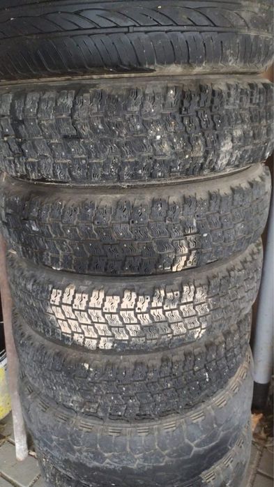 Продам 4 покрышки с дисками на ниву r16