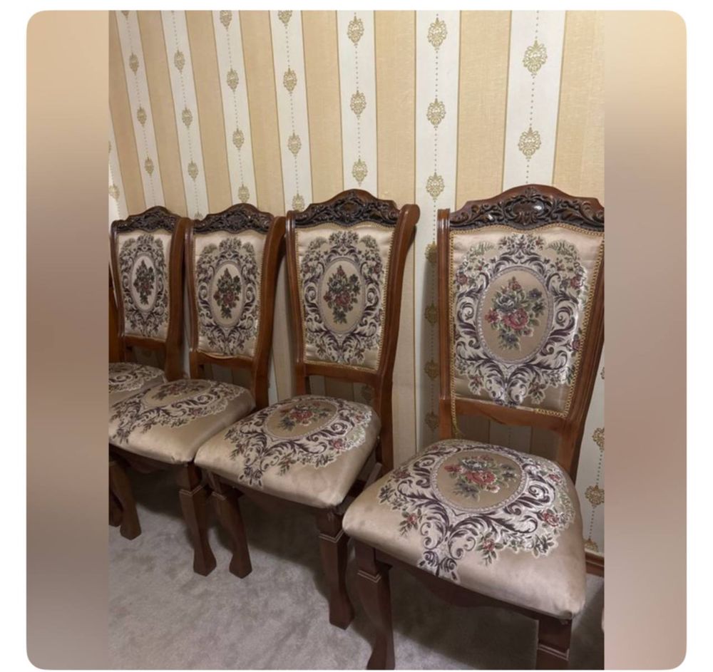 Продаю стол и стулья (12 шт) очень хорошего качества