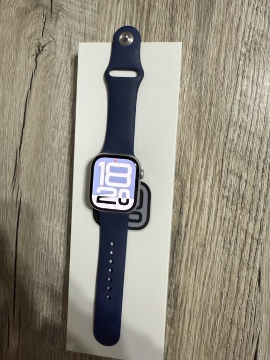 Apple Watch Series 10 • 42 мм