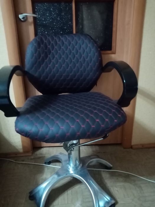 Продам парикмахерские кресла