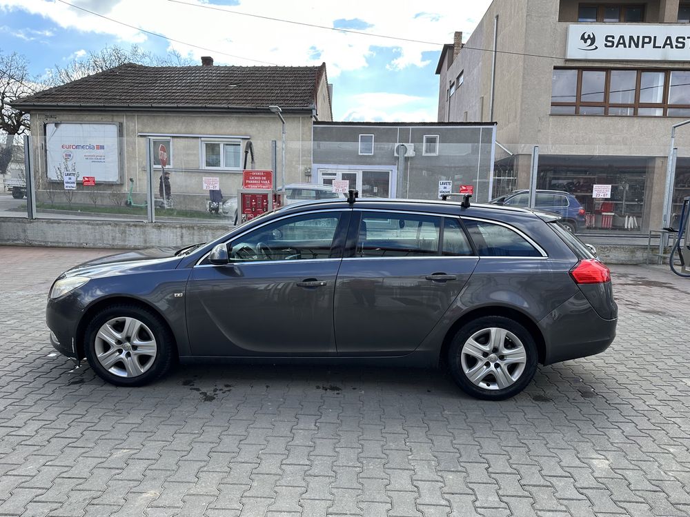 Opel insignia an 2010 motor schimbat cu factura doveditoare!!