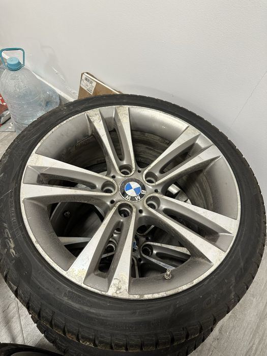Jante BMW cu anvelope de iarna Pirelli r18