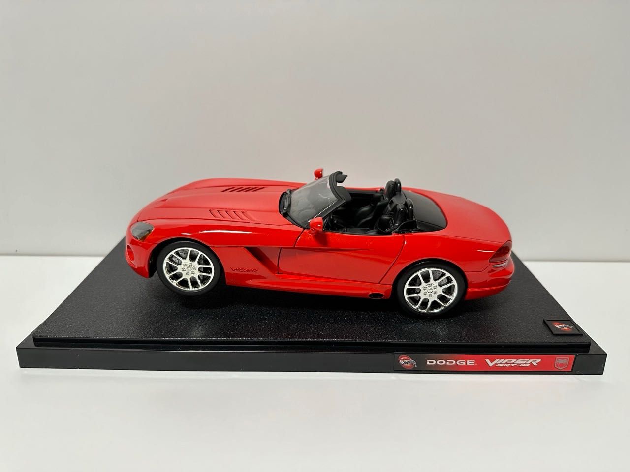 Dodge Viper Hot Wheels 1:18 (nu Maisto, Bburago)