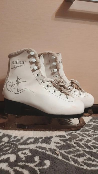 Продам коньки фигурные