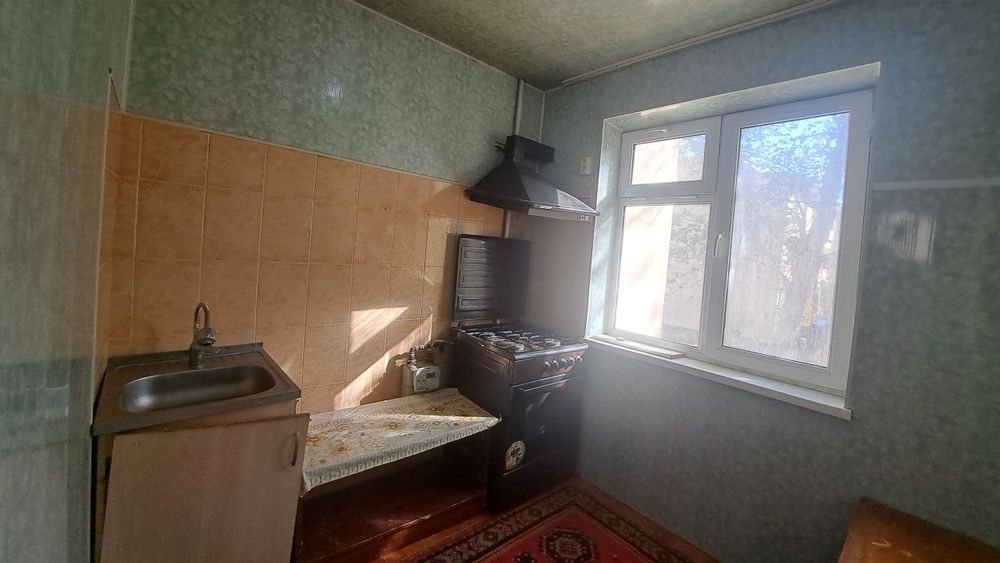 Чирчик шахар 
Троицкий 14-мактаб
#1-хона 3-этаж 
Квартира ижарага б