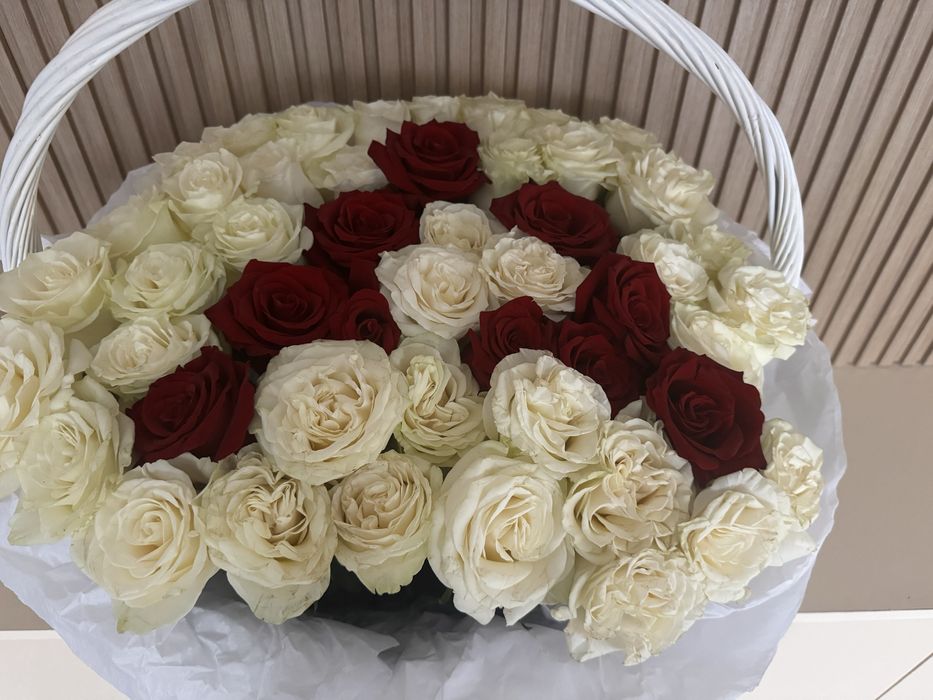 Продам цветы с корзиной.