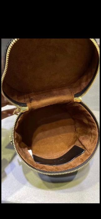 Geantă Louis Vuitton model 2025