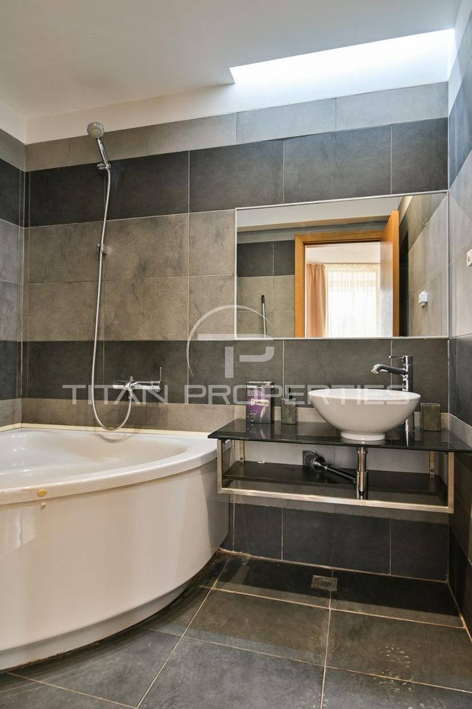 Продава се Двустаен апартамент в София, Кръстова вада - 92 кв.м за 3240 €/кв.м - Снимка #11