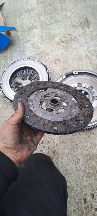 Kit ambreiaj volanta cu masa dubla vw Golf 6 1.6 TDI cayc Sachs noua