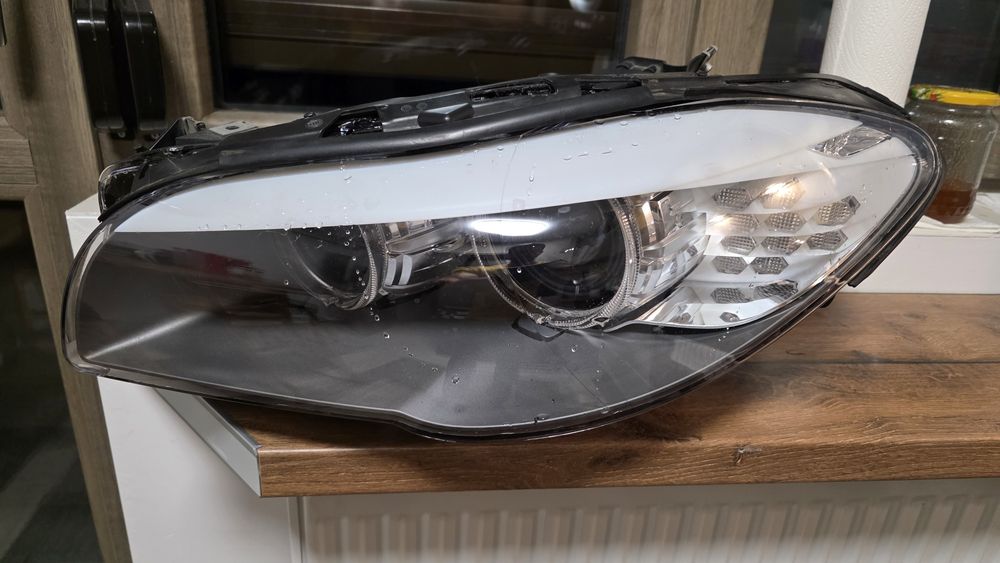 Vand far bmw f10 dreapta pentru piese
