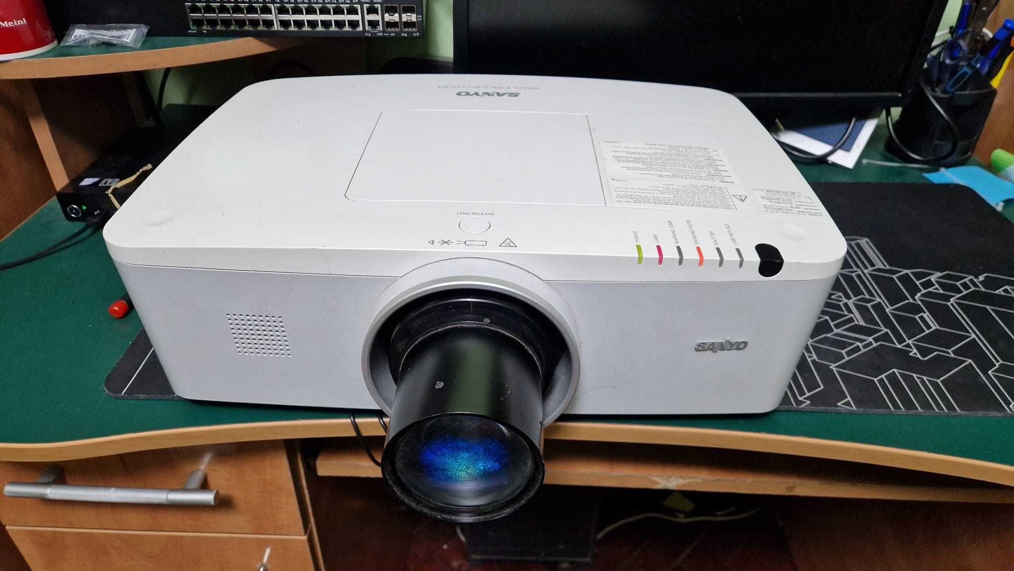 Videoproiector Sanyo PLC-XM100L