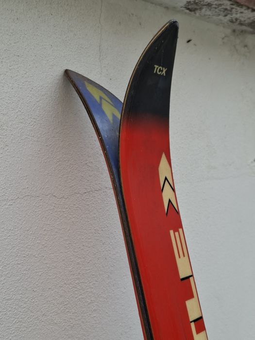 Schiuri și bețe de schiat