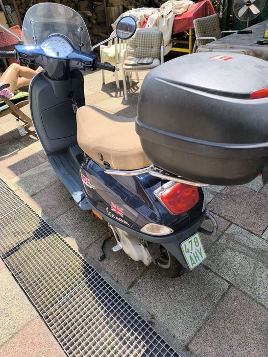 Scuter Vespa LX 50