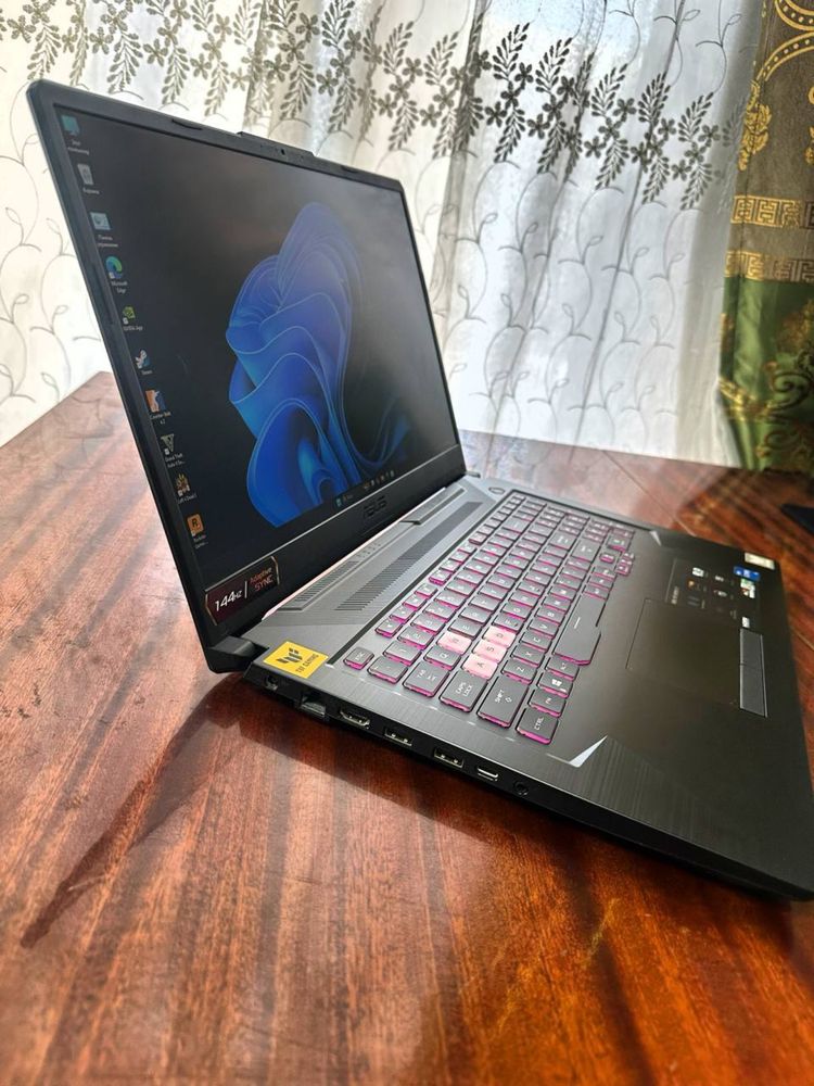 Asus TUF GAMING F17  17.3” dyum