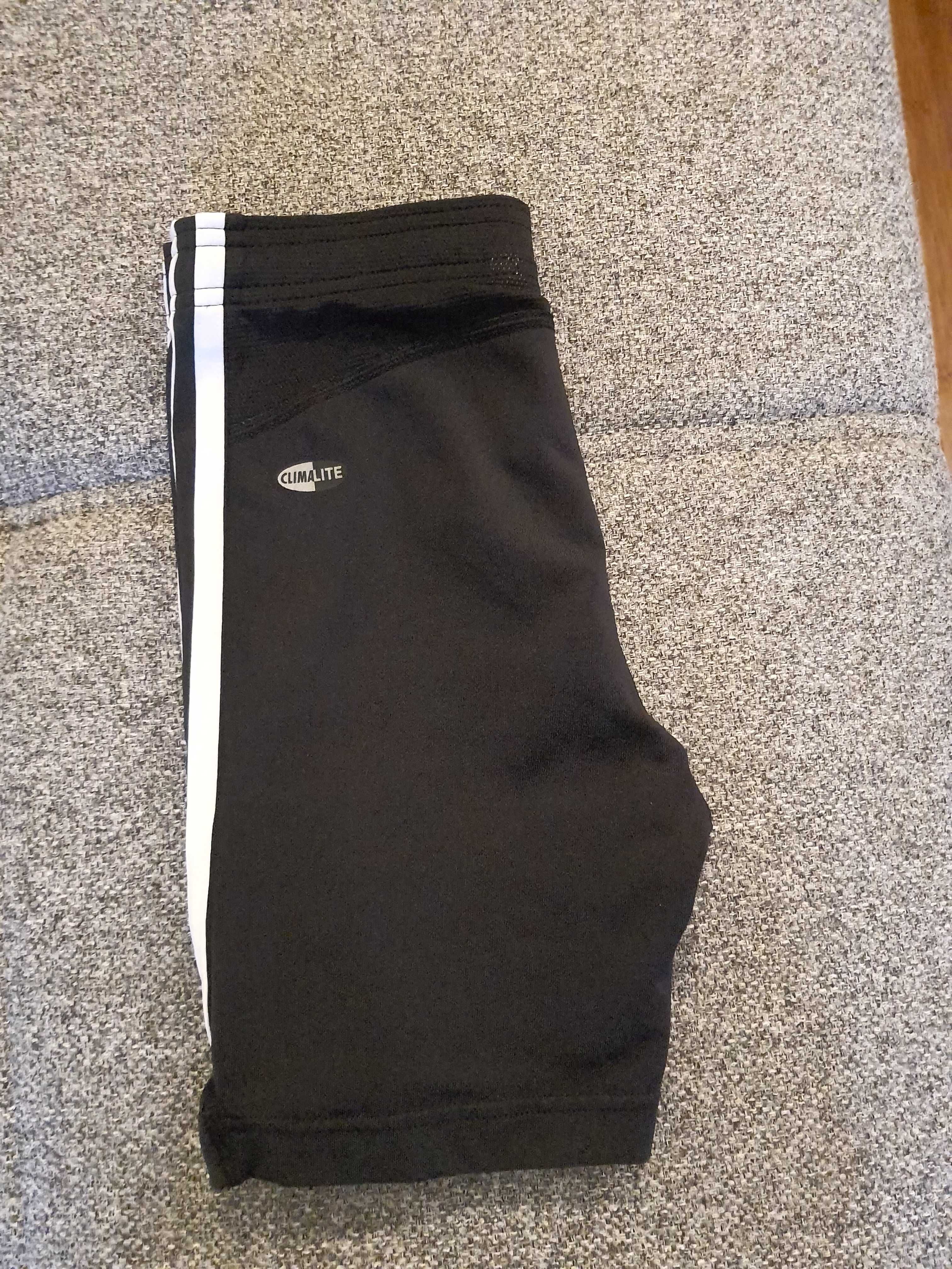 Adidas, pantaloni scurți sport