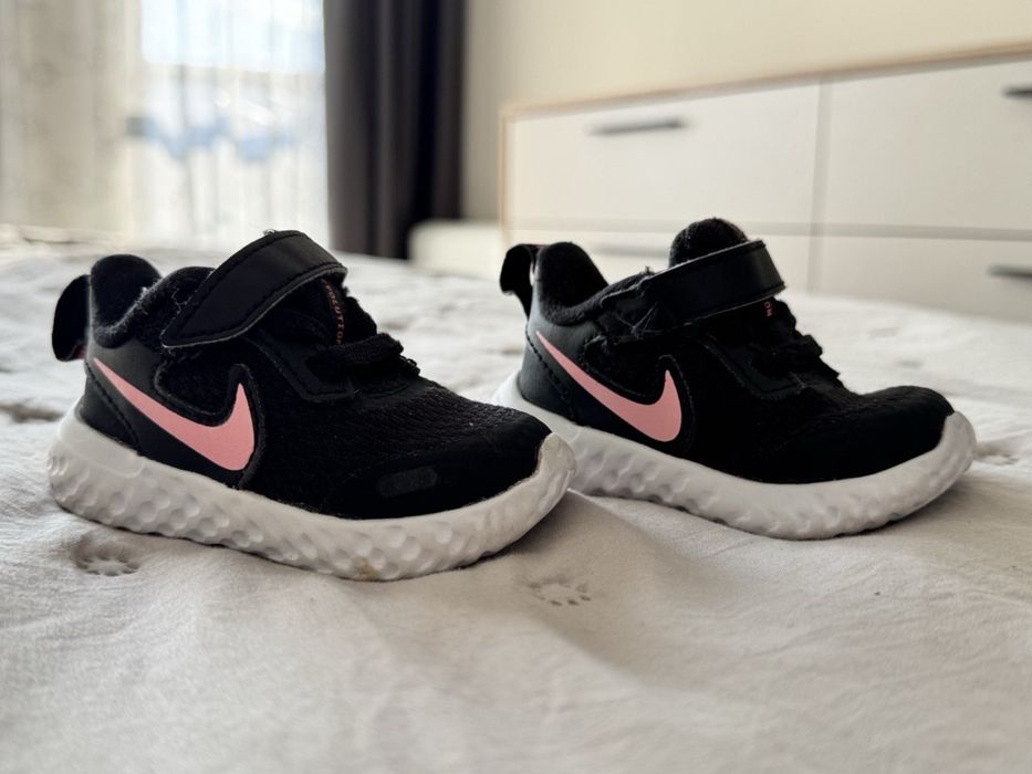 Продавам Детски маратонки