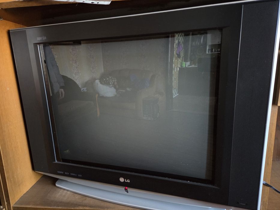 Телевизор LG в рабочем состоянии