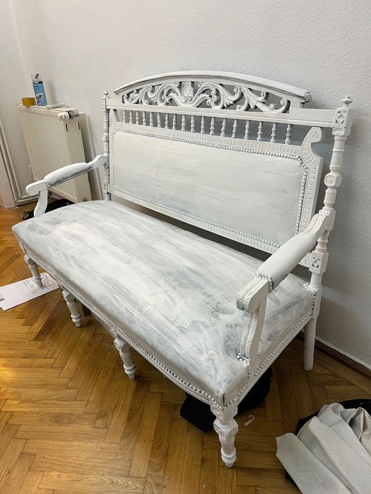 Vand canapea clasica revopsita