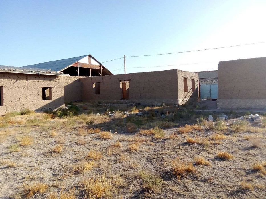 Hovli sotiladi srochna