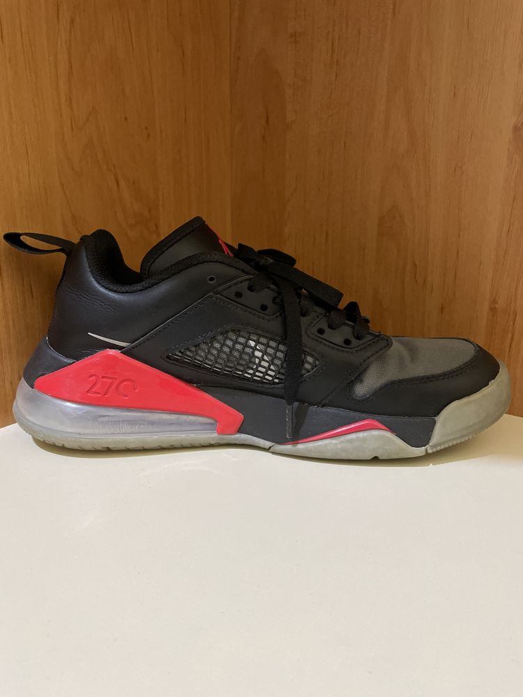 Jordan mars 270 Low Red and Black